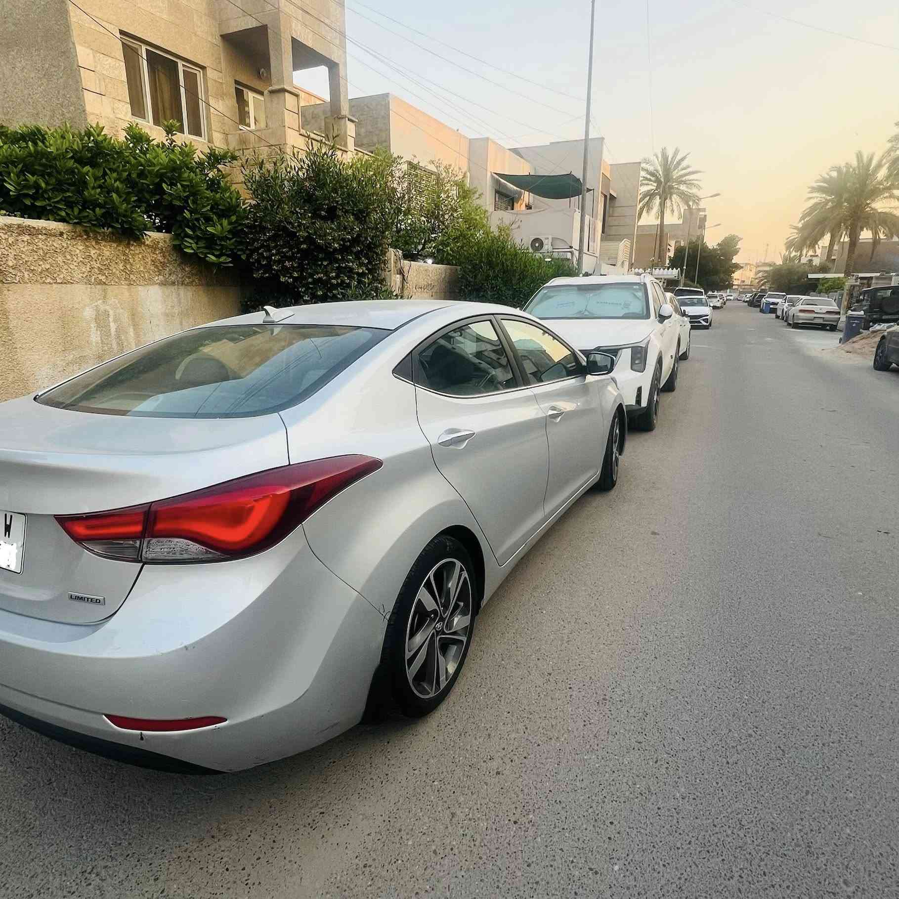 النترا ٢٠١٥ وارد امريكي لمتد للبيع 
ماشية ٦٣٠٠٠ميل 
جديدة لوك 
بدووون ايرباك
كشنات جلد
تدفئة كشنات امامية و خلفية 
مود درايف 
Abs
سنتر لوك 
لايتات امامية لد 
بك لايت لد 
شاشة لمس 
صدر و حدادية ممتازة 
تخم تايرات جديد 
كير مجفت قبل ٣ سنوات و ممتاز 
محرك ممتاز  
تبريد فول خير من الله
البنيد نفس اللون مبدل و مرشوش كلير لتوحيد اللون
الجاملغ الامامي اليمين مبدل اصلي تفصيخ   
بيها شبر جراد بالتكمة الامامية اليمين و اليسار اثر رجوع البنيد عليها خلال الشحن من امريكا 
بيها طعجة خفيفة جدا بالدوسة جهة اليمين 
السعر 110 وبيها مجال 
للاتصال 
***********
