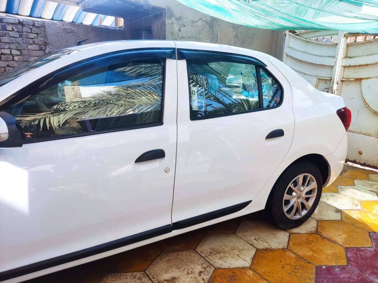 السلام عليكم رينو سمبل موديل ١٩ السيارة هذا الموجود الك يمي بس مداور باسمي وسونارهة موجود السيارة جاهزه من كلشي حدايديه وتدفىه وتبريد وتايرات ومكينه وكير وشاشه كامرة ع اخر حبايه كبل للشارع سعر ٥٨ وبيهة مجال مكان السيارة الديوانيه طريق السنيه السياحي ***********
