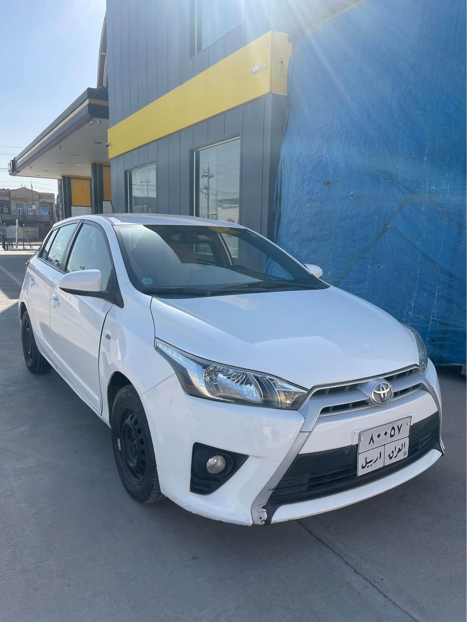 تویوتا یارس 2017 خەلیجی ناوزەرد
گێڕ تۆماتیک و عادی 
سەیارەکە گێڕ و مەکینە و تەقە و ڕەقە و تەبریت و تەحویل و غەرامەی بەشەرت 
سەیارەکە جایزە 
یەک پەڵە بۆیاخی هەیە بێ ناوگرتن 
سعری 105 گەڵا و مەجال 
***********
هەولێر بنەسڵاوە أربيل, العراق
