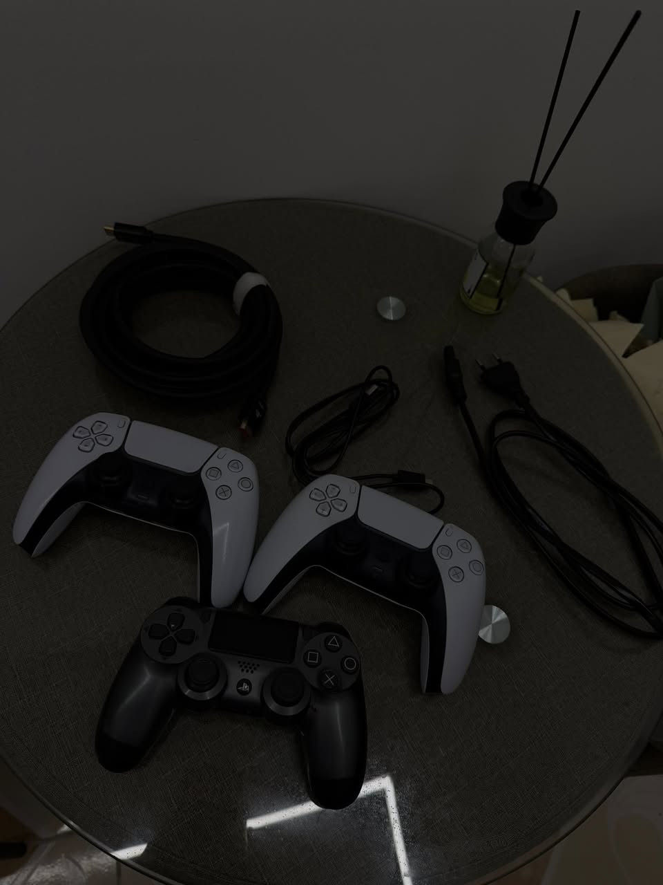 🎮 للبيع بلايستيشن 5 نسخة الفات دسك 🎮 السعر 850 وبي مجال قليل  شوف بعينك
السلام عليكم  من رخصه الأدمن

• نوع الجهاز:PS5 Fat Disk Edition
• التخزين الداخلي: 2 تيرا
• الجهاز نظيف جداً وشغال بدون أي مشاكل
• يدعم 4K و 120FPS
• سرعة تحميل عالية SSD
.مثلوم من طرف الزاويه 
📦 الملحقات:
• 2 يد PS5 أصلية 
 1 يد PS4 أصلية 
. كيبل HDMI 
كيبل كهرباء
• كيبل شحن
• جميع الأسلاك كاملة
حقيبه حامله PS5

✨ الجهاز مرتب وجاهز للاستخدام مباشرة📩 للاستفسار مراسلة خاص او على رقم الهاتف ***********

كروب سوق الجمعه في الفلوجهسوق الفلوجه المفتوح بيع وشراء
