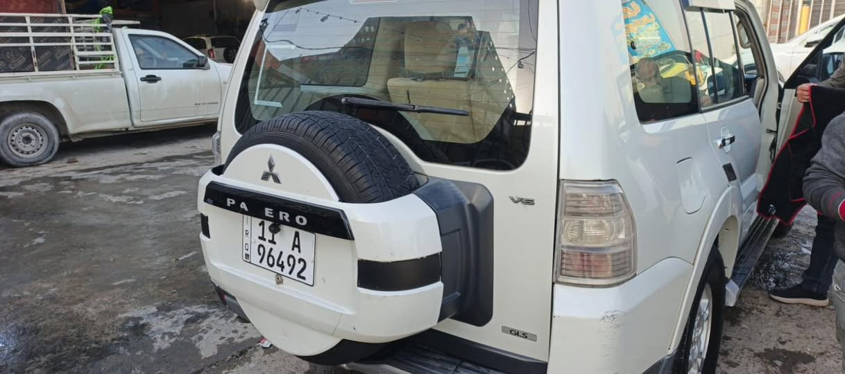 السلام عليكم للبيع سيارة باجيرو 2008 رقم بغداد دولي جديد سنويه وهزه جديده السياره كفاله من الضربة و الكص و النقل و التحويل و المكينه ولكير  مكفولات الحداده توب طخم تاير جديد السياره جاهزه و سعرها 128 ورقه  الشراي يتصل  ‏***********‏
مكان سياره بغداد
