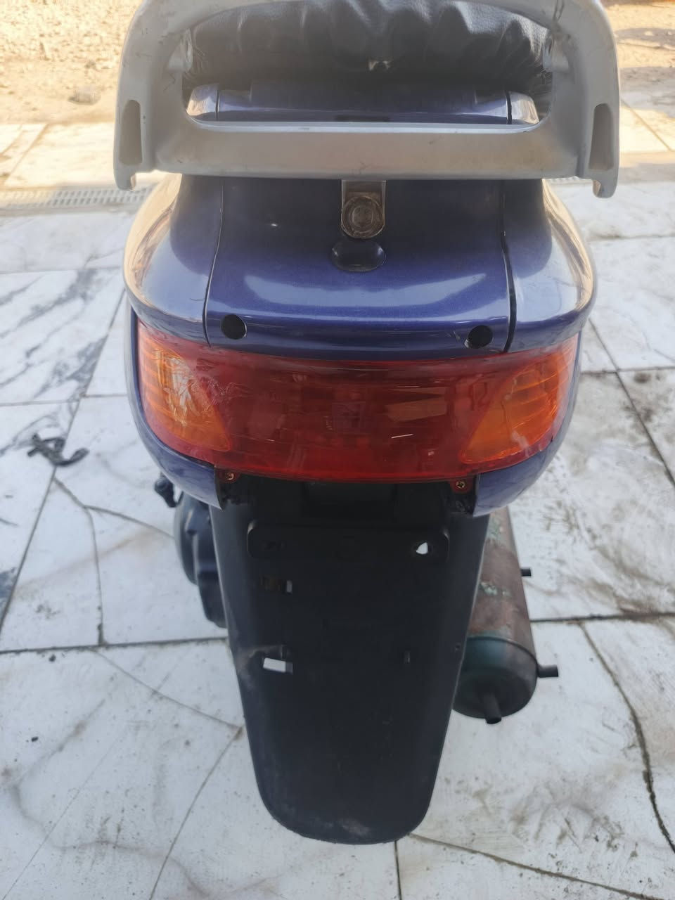السلام عليكم كهربائيات كله شغال شلعه معدل بيها صوت كعكه خفيف دراجه سعر مناسب معروضه 300 وفيها مجال شيء بسيط ومكان النجف حي الوفاء هذا رقمي  ***********
