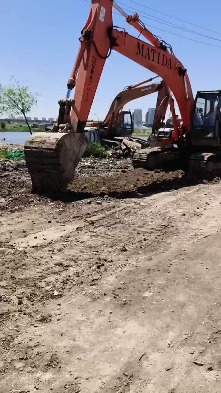 我是中国机器商人，我美丽的日立机器！


**إذا كنت صاحب هذا الإعلان وتريد حذفه لأي سبب، رجاءا أرسل رسالة إلى الدعم الفني**
