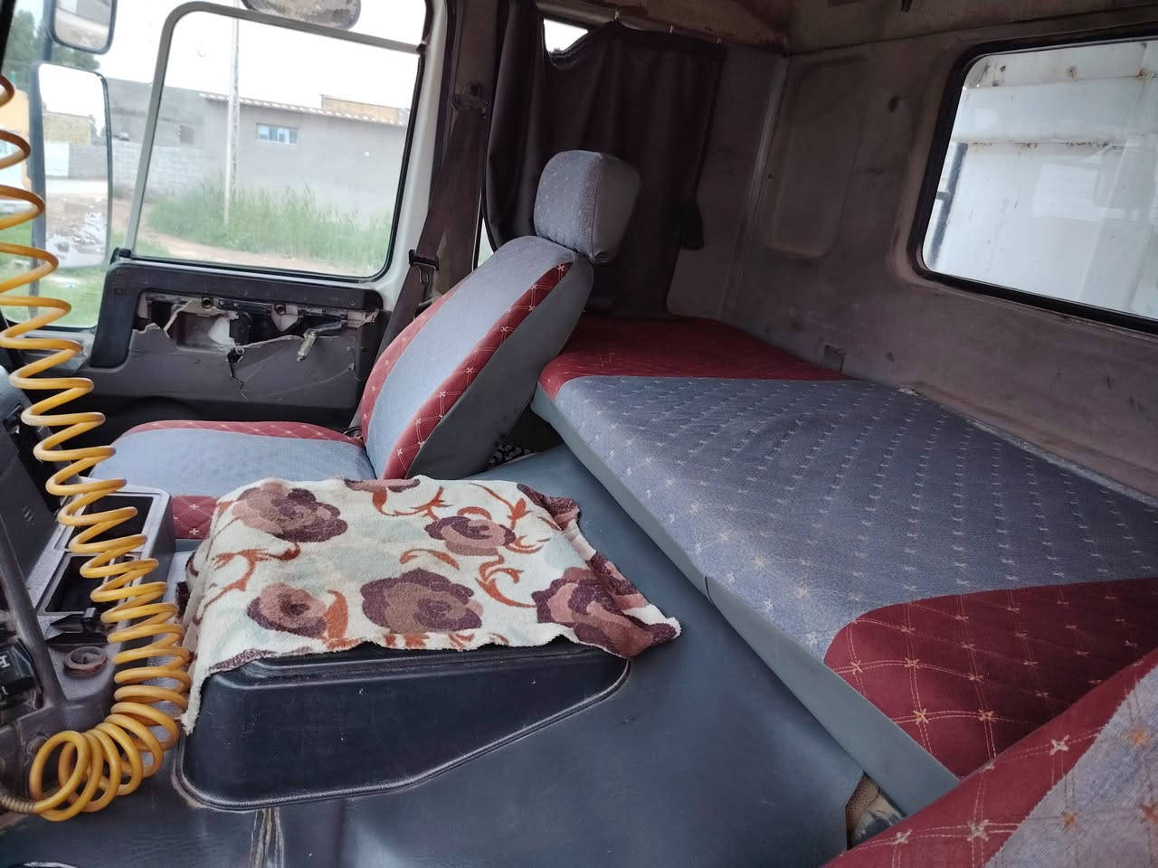 السلام عليكم مره خصت مدير الكروب سياره للبيع فالفو مديل 91 للاستفسار ***********
