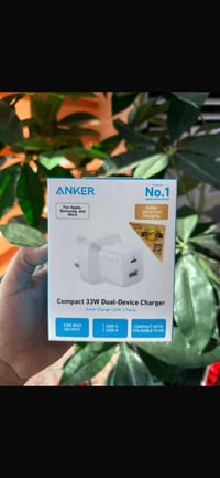 راسيّة أنكر بقدرة شحن ٣٣ واط، تدعم الشحن السريع، بيها منفذين (تايب سي ...