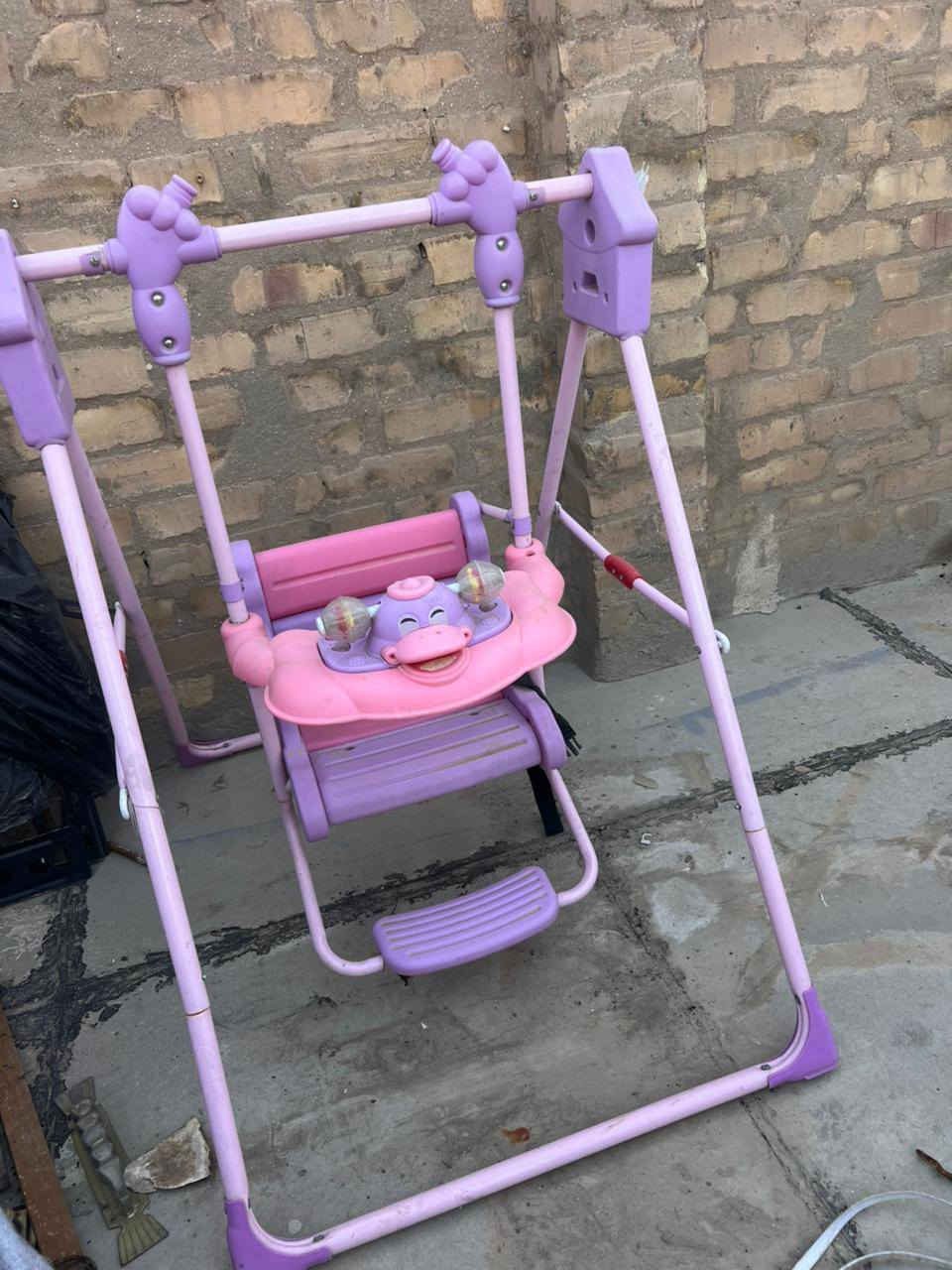 مرجوحة اطفال لبيع 
سعرة ٤٠ الف وبي مجال 
مكان بغداد الاعظمية مقبرة الملكية 
***********
