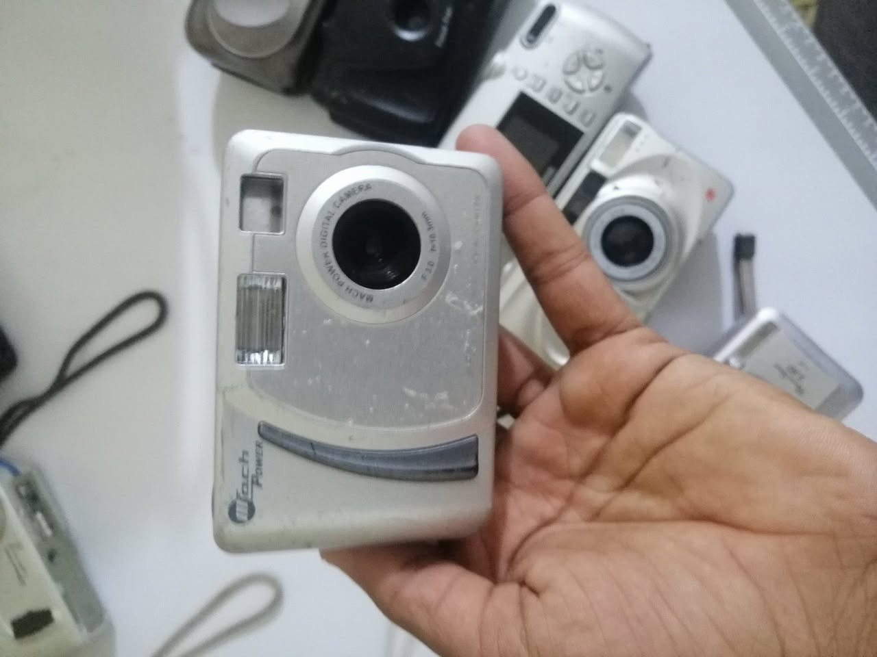 سلام عليكم 
مجموعة كامرات فحم  
نص بيهم بطاريه ونص لا

قيم وخذ يوجد توصيل


**إذا كنت صاحب هذا الإعلان وتريد حذفه لأي سبب، رجاءا أرسل رسالة إلى الدعم الفني**