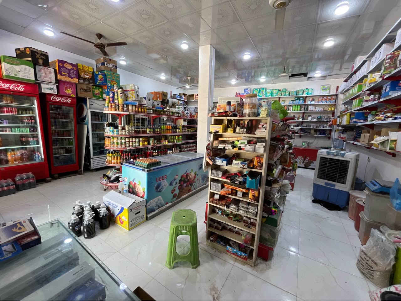 سوبر ماركت للبيع او للأيجار مكانه شط العرب الصالحيه على الشارع العام قرب الحسينية الرضويه المحل متكامل وجاهز تجي وتكعد بي البيع بسبب عدم التفرغ اما السعر حسب الجرد تجي ونجرد كدام عينك وتشوف شغله 
***********
*********** البصرة, العراق
