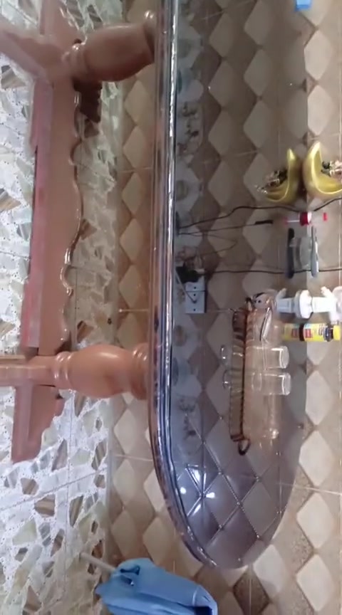 مساء الخير ميز طعام بدوان كراسي مكان زعفراني سعر 100بيه مجال ***********
