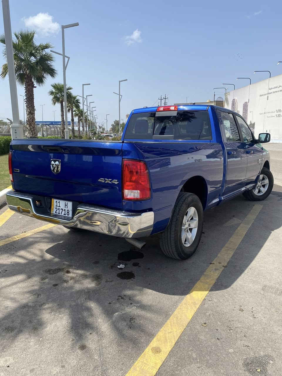 السلام عليكم رام كلاسك باب طويل بدي قصير 8سلندر 5700 رقم بغداد بأسمي بيها صبغ جاملغين اماميات فقط مكينه كير خير من الله السياره نضيفه ومابيها اي نقص تجي تفحص وين ميعجبك حادثها كلش خفيف وبيها طخه خفيفه بالباب مال سايق السعر 185 وبيها مجال مكانها بغداد للاستفسار اكثر ***********
