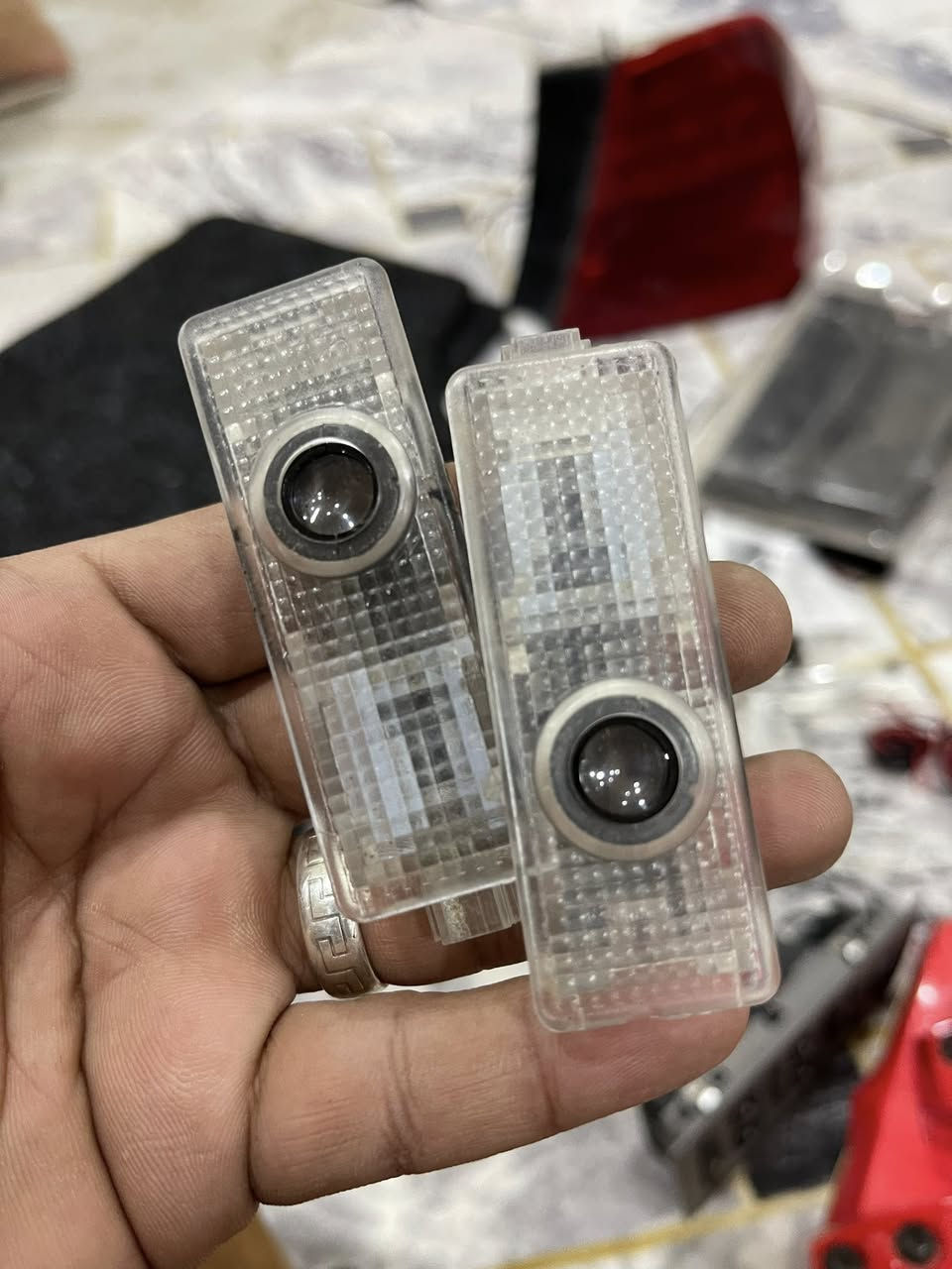 السلام عليكم اغراض E90
بك لايت لد فيت بم قاعده فيوزات سيطره جام لد باب كفر فج موزعات تبريد تخم لد جاملغ مازدات سوار لايت أواكس بلوتوث اذاين محرك تخم مجاول شرط الشغل كل الاغراض 
كلب بلصور وشوف شنو محتاج وتدلل 
الي محتاج منهن شغله ما اقصر وياه  
عنواني بغداد الشعب 
***********
