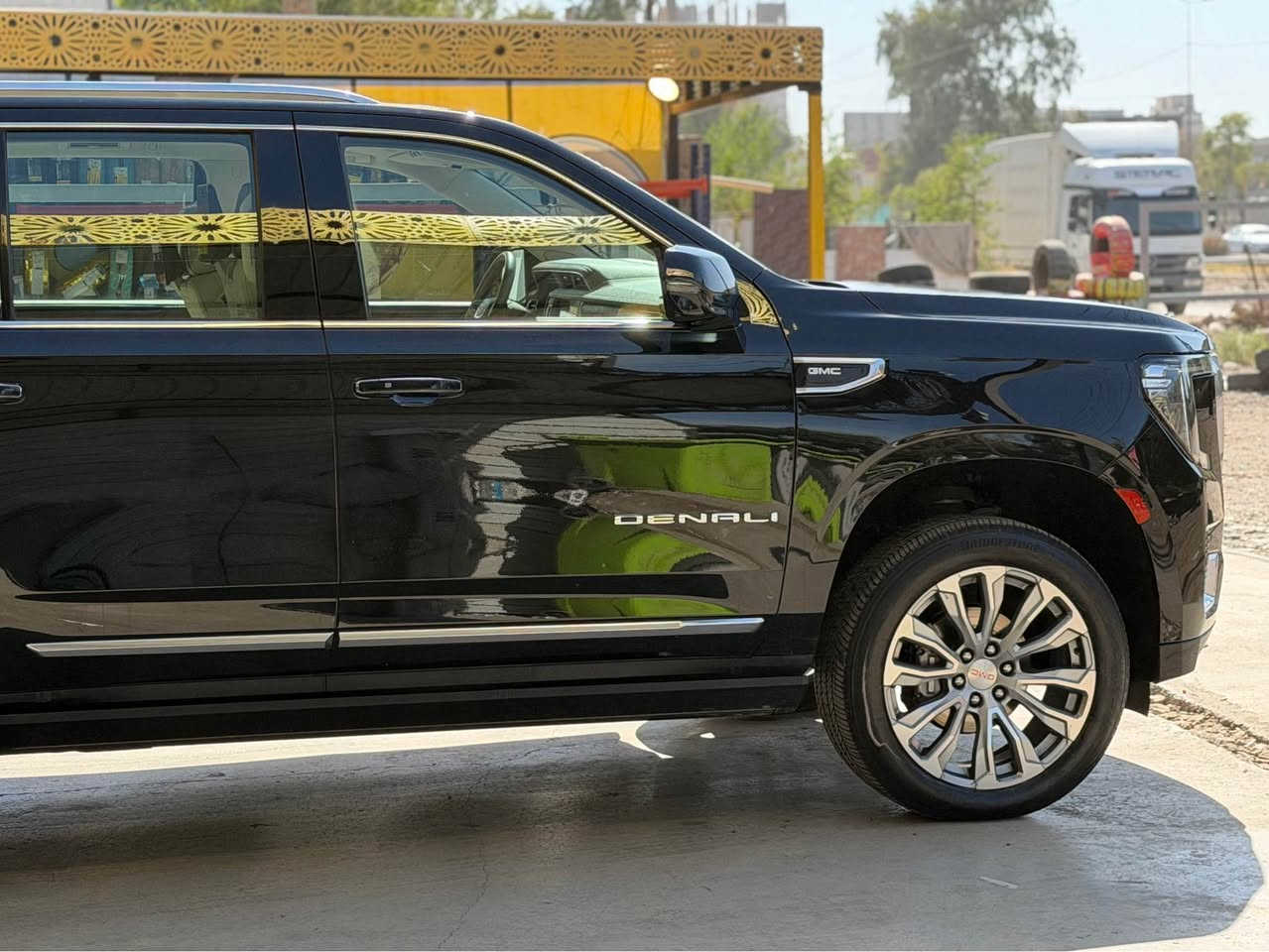 السلام عليكم

جمسي يوكن دينالي 2023 Vip خليجي مكفولة من الضربة والصبغ ، وكالة المنصور 

رقم بغداد   

ماشية 44 الف كيلو

المواصفات دينالي Vip

1- بصمة ابواب 

2- فتحة سقف (بنوراما)

3- حساس خلفي وامامي وجوانب

4- كامرات (5) 360 درجة 

5- ثلاث قطع تبريد 

6- كشنات جلد اوف وايت 

7- تشغيل عن بعد 

8- جنطة كهرباء 

9- شحن لاسلكي 

10- شاشات عرض امامي وحلفية

11- جكات رفع السيارة 

12- رادارات أمامي خلفية جانبي 

13- كشنات تدفئة و تبريد وخزن ميموري

14- دفع رباعي (4*4)

15- شاشة عرض داتا شو 

16- محرك 8 سلندر 6.2 

17- كشن منفصل vip 

18- مقاعد السيارة كلها كهرباء

19- كاميرا خلفية في المرآة الوسطية

20- دوسات كهرباء 

21- نطام صوتي BOSE 

وبعد بيها مواصفات السيارة جهازة من كلشي 

(العنوان بغداد )

للاستفسار 

***********
*********** بغداد, العراق
