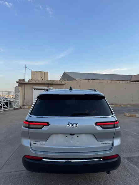 ‏‎جيب كراند شيروكي LIMITITID.L موديل : 2023
السعر :240 ومجال 
اللوان : سلفر 
عداد المسافة :22 الف كم 
حجم المحرك : 3.6L V6 (6.سلندر)
السياره وارد أمريكي  ✅
ملاحطة السيارة : 3 قطعة  صبغ 🔴 فقط و اثنين مكان PDR بدون  نقطه دواخل 
سياره بچم كبس بدون دواخل 
شاصى+ لغد + بطانه+ راديتر + تكم + رادار  كله مكفول ✅ 
‏‎
المواصفات : 𝐋𝐈𝐌𝐈𝐓𝐄𝐃.𝐋
‏‎
فــول فــول مواصــفــات 1/1 ماعاد فتحه 

دةبل اكسل : 𝟒𝐱𝟒
كيج الكتروني
ابواب بصمة 
‎بصمة تشغيل 
تشغيل عن بعد(𝐑𝐞𝐦𝐨𝐭𝐞 𝐒𝐭𝐚𝐫𝐭)
خمس كاميرات  360 درجه 
اوتو پارك 
شاشة دشبول ديجيتال
شحن وايرليس
اوتو ستارت(𝐀𝐮𝐭𝐨 𝐒𝐭𝐚𝐫𝐝)
 اوتو ستوب(𝐀𝐮𝐭𝐨 𝐒𝐭𝐨𝐩) 
‎رادار امامي ( تحديد مسار )
‎رادار جانبي  ( نقاط عمياء )
‎رادار خلفي ( التحذير من الاصطدام )
‎حساسات امامي
‎حساسات جانبي 
‎حساسات خلفي 
كشنات جلد 
‎كشنات كهربائي
‎كشنات خزن+ميموري 
‎كشنات تبريد
‎كشنات تدفئة
تحكمات اسيرين
‎استيرن تدفئة
‎تبريد لمس
‎تبريد مركزي
 ‎صندوق شفط كهربائي 
لايتات 𝐋𝐞𝐝 عدسة زينون
بلوجكتوات 𝐋𝐞𝐝 
بكلايتات 𝐋𝐞𝐝 
‎ويل كروم
 
وبعد هواية مواصفات…
‏‎تفاصيل اكثر الاتصال علی ارقام التاليه 

‏ WhatsApp - Vibir 
***********☎️‏‎

عنوان📍عقره اكر
