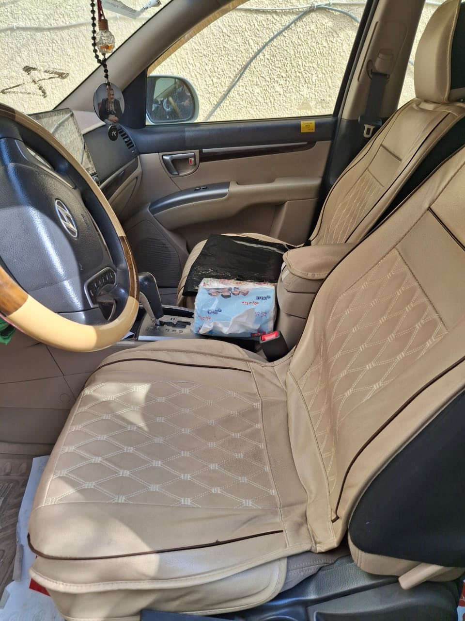 السلام عليكم 
سنتافيا ٢٠١٢ 
مال شركة جديدة لوك 
ماشية ٦٤ 
شاشة كامرة تحكمات 
مابيها لا ضربة ولا صبغ 
محركها ٣٥٠٠  
٦ سلندر 
٧ راكب 
تبريد تدفئة فول 
صدر جديد قبل شهر مبدل 
تخم تاير جديد
بانزين بس سوبر اديرلها 
بسمي السيارة 
سنويتها صارلها سبوع من منتهية 
سعرها ١٦١ 
*********** 
مكانها حي الجوادين
مكلف بالنشر اتصل ع الرقم
