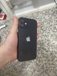 ايفون12 عادي للبيع فقط ذاكره 128جهاز بلاد ممفتوح على وضع الشركه بطاريه...