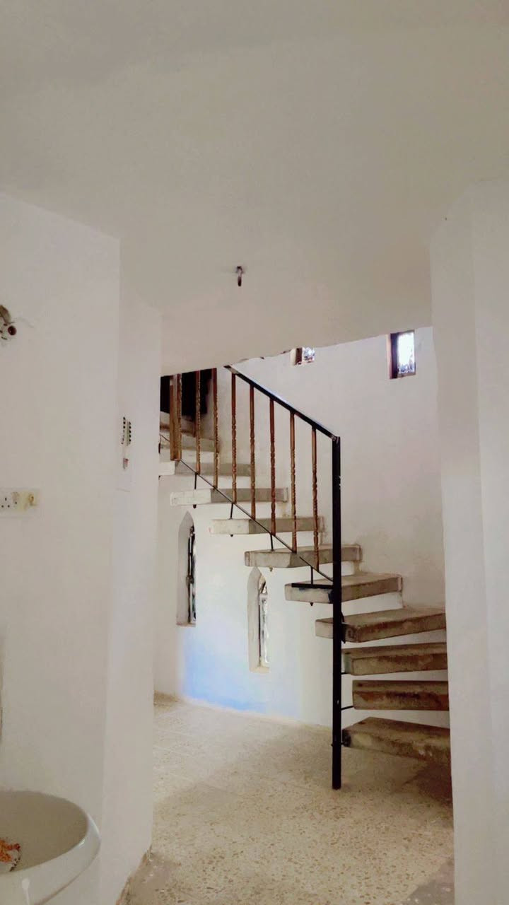 السلام عليكم ورحمة الله وبركاته
بيت للبيع( طابو صرف)
للإستفسار الاتصال على الأرقام التالية :
او زياره مكتب الصالح للعقار
*********** زين
*********** اسيا
