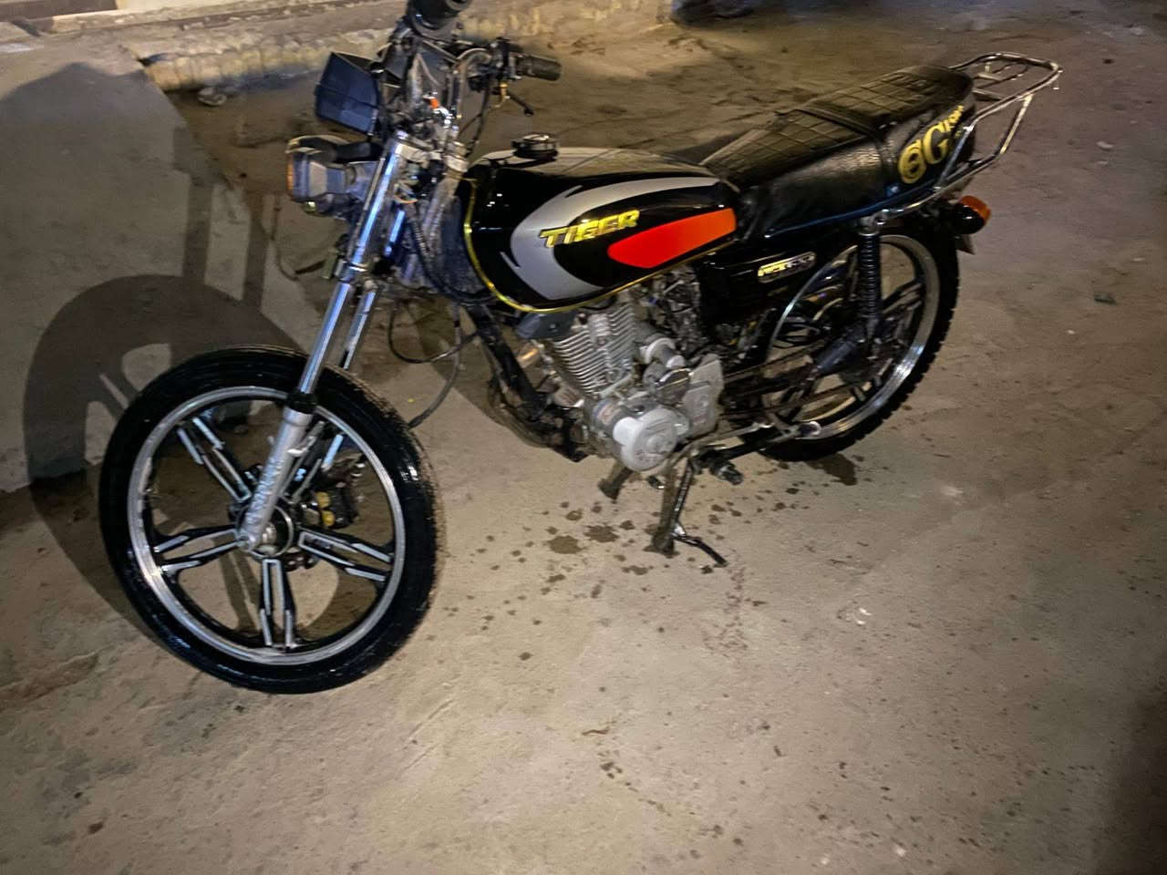 مديل 23 شغاله سلف هندر نقص بيها مال بريك فقط رايدها ب 425 مكاني بغداد البياع ***********
