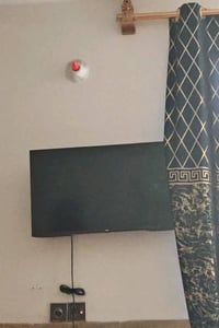 شاشة التلفزيون TCL المواصفات التقنية العامة حجم (32) بوصة دقة العرض : ...