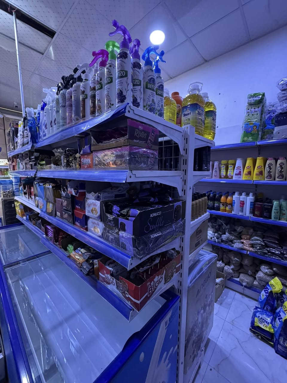 السلام عليكم اخوان سفينه وسطيه للبيع الطول مترين تجي خمس طوابق نفس الي بالصوره بس بيها بعد طابقين اني لاغيهن بعده بكارتون ممفتوحه ابد زادت عندي  الشراي يدخل خاص


**إذا كنت صاحب هذا الإعلان وتريد حذفه لأي سبب، رجاءا أرسل رسالة إلى الدعم الفني**