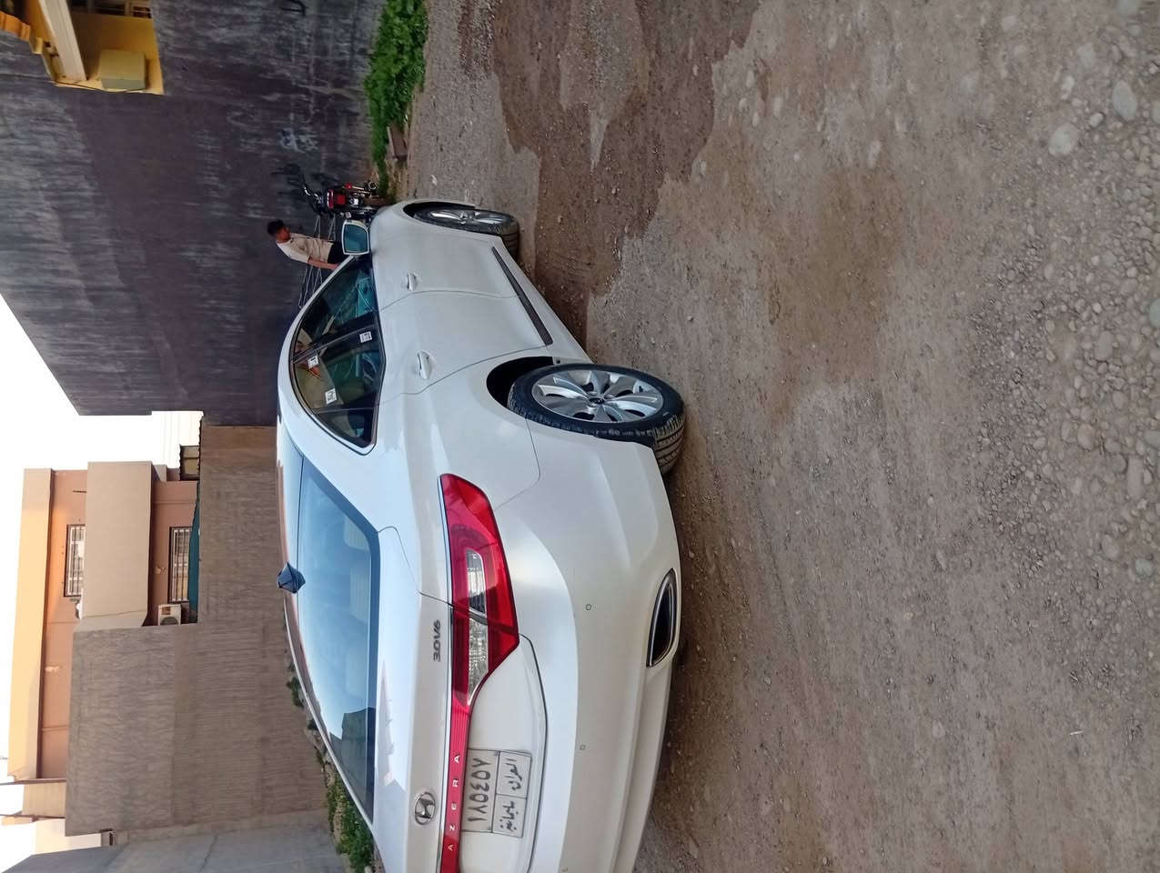 سياره ازيراء موديل 2015 خليجي مكفوله ماشيه 140 داخل اصفر نصف مواصفات محرك 3000 تخم تاير جديد سياره دينار ماتريدسونار موجود بل منشور   مكان ديالي خانقين سعر 138وبيهه مجال قليل رقم الهاتف ***********
