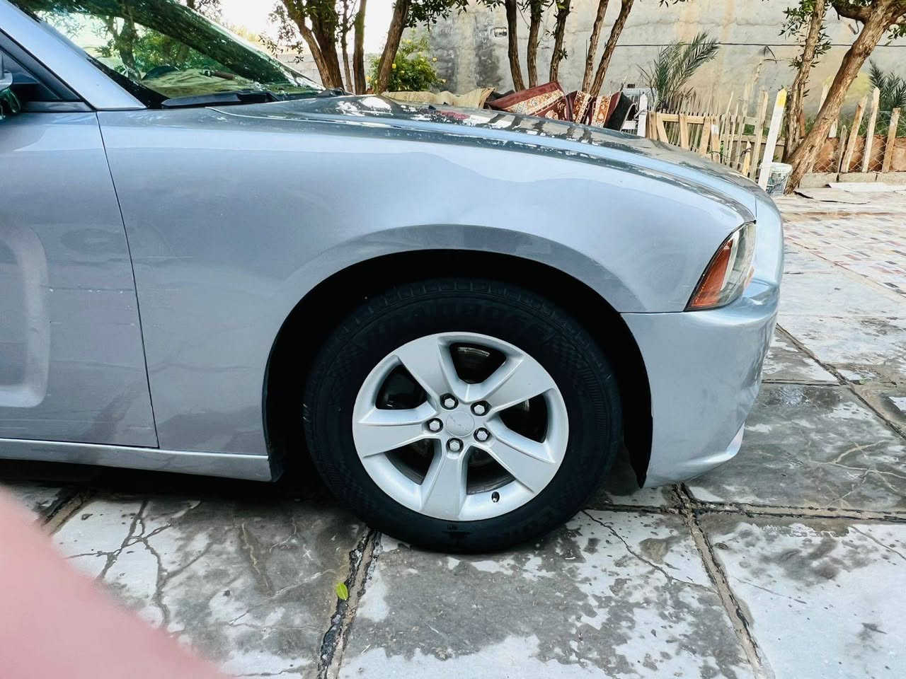 السلام عليكم ورحمة الله وبركاته جارجر 2014 وارد كندي بيها جاملق وبنيد بدون دواخل *********** سعر 148 بيها مجال بصيط كلش مكان سياره ذي قار الرفاعي ترهم مراس بكيه اويتما
