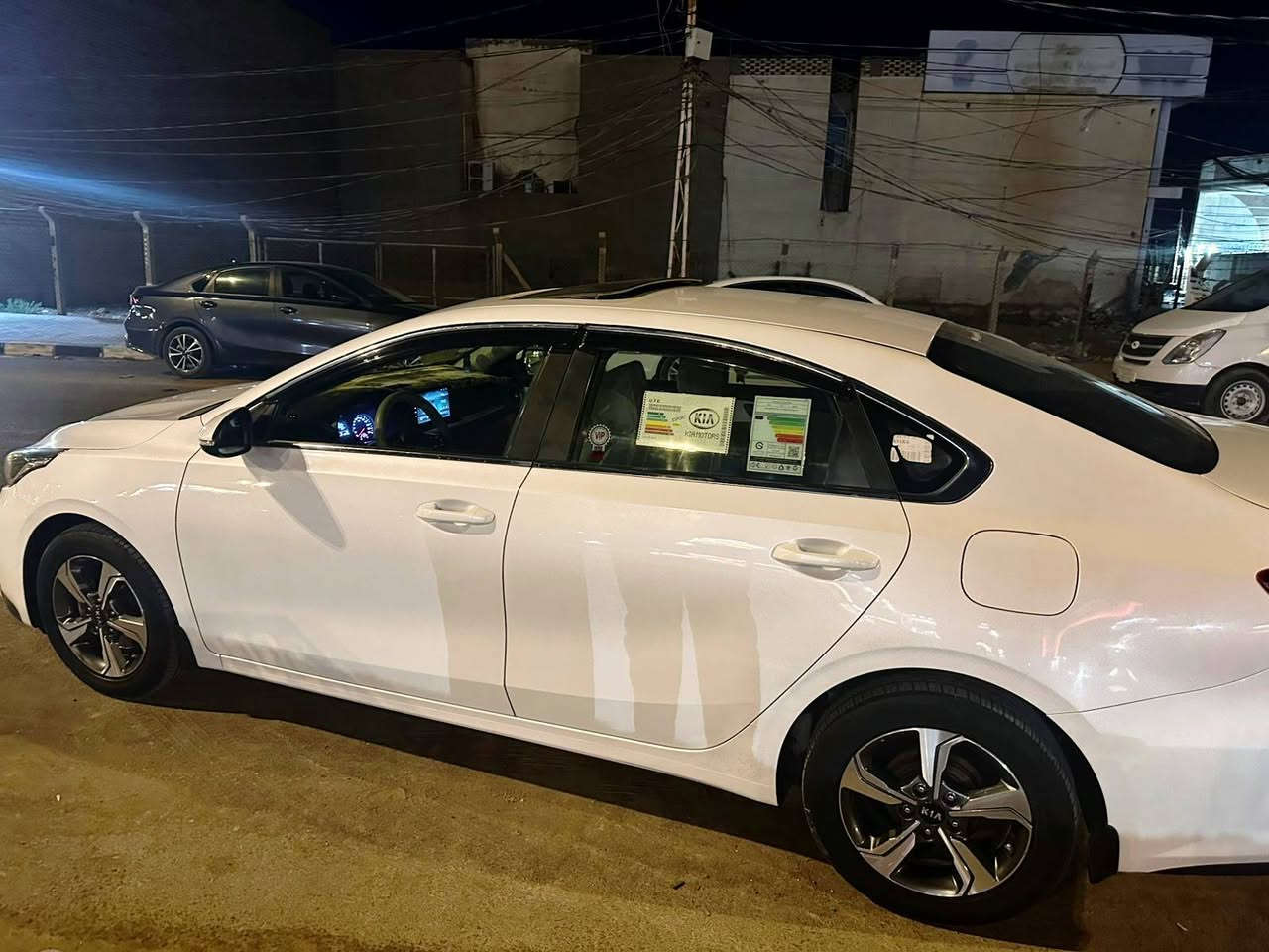 سلام عليكم سيراتو للبيع 2019 فول مواصفات فتحه تحكمات استيرن نضام ايكو وسبورت وعادي سياره مكينه 1600 رقم أربيل ألماني مري شفط ويل كب كروم جديده السياره ماشيه 125 مكفوله السياره السعر 155 وبيها مجال للشراي مكان السياره نجف الاستفسار الاتصال على الرقم *********** فقط
