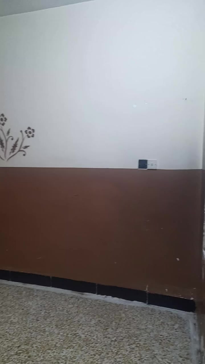 بيت تجاوز للايجار طابق ونص في وادي حجر قرب مولدة علي الحديدي  غرفتين جوة مع هول وغرفه وهول فوك السعر ٢٠٠ الرقم***********
