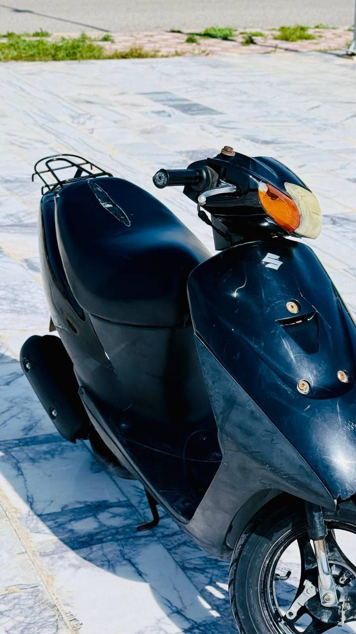 السلام عليكم/ دراجة ساسوكي للبيع دراجة نضيفه اي نقص ما بيها تشغيل سلف + هندر لايت زنون السعر 300 وبيها مجال. 
العنوان ميسان/ المجر الكبير 
اللاستفسار/ ***********
