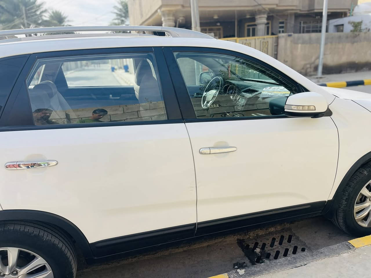 السلام عليكم سورنتو للبيع وارد خليجي كفاله عامه موديل 2012 العنوان واسط الحفريه سقف بنيرامه 
محرك 6
3قطع تبريد 
سبع مقاعد 
رادار خلفي
كامره خلفيه 
رقم بغداد 
السياره بسمي
السعر 172$

‭٠٧٧٣ ٢٢٢ ٣٧٩١‬
