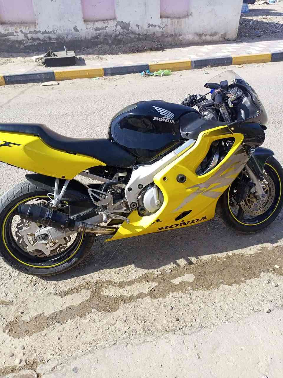 السلام عليكم دراجه افf4 مكفوله من محرك من سرقه من كلشي دراجه 2004 الشراي يجي خاص واتساب فيس الماسنجر كلشي متواجد المكان ناصريه مركز السعر 20 مجال *********** ملاحضه المو شراي يتعبنه
