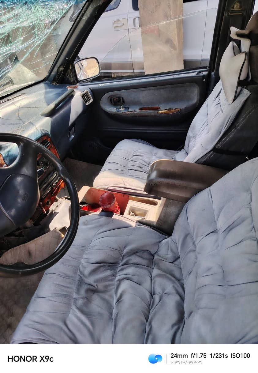 سبورتج موديل ٩٤ نضيفه كير عادي ومحرك محور ونجي السياره خير من الله دواخل نضيفه تاير جديد حداديه زينه بيه فقط البنيد طاير ع الجامه ومصلح البنيد باقي بس الصبغ السعر ٣٦وبيه مجال المكان واسط الزبيديه الرقم ***********
