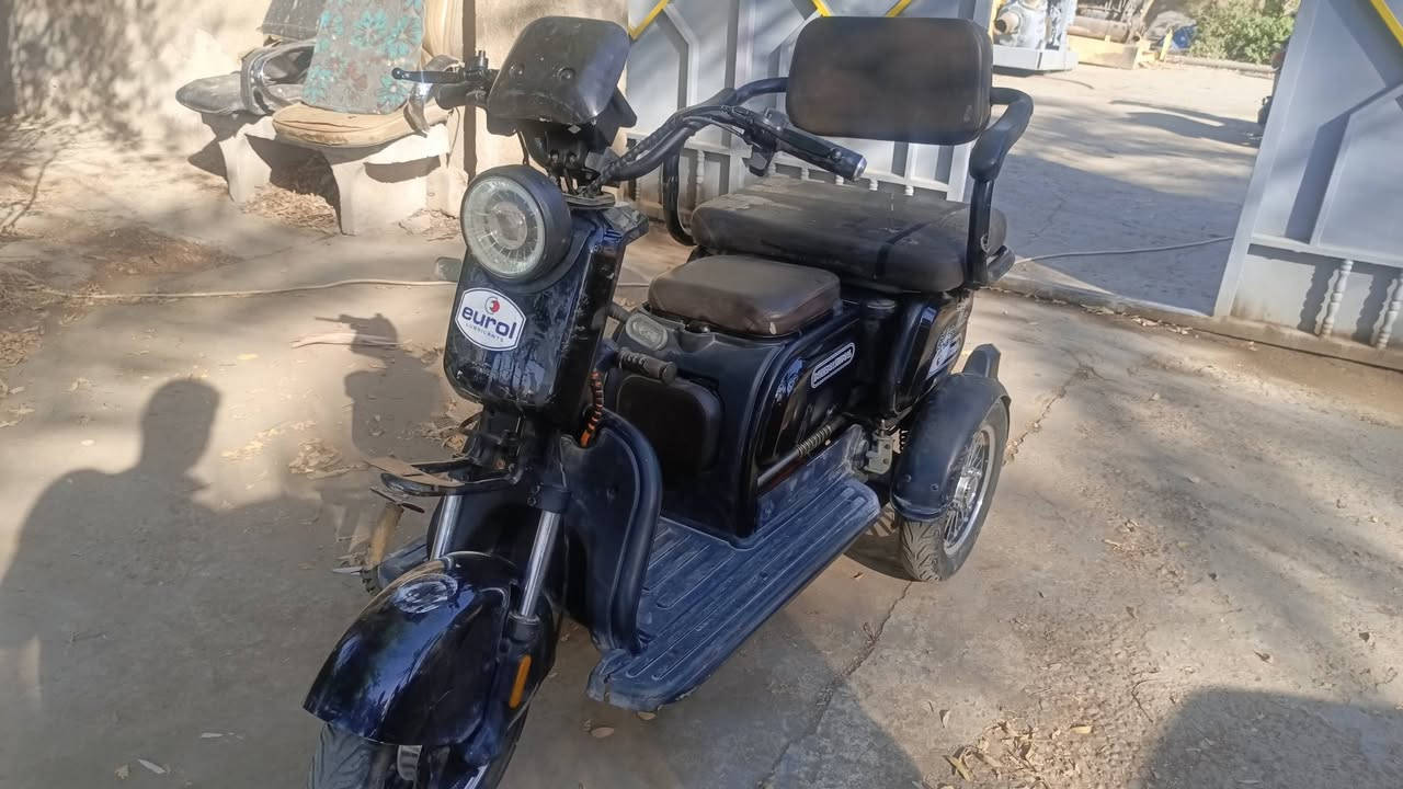 سلام عليكم 
دراجه شحن 
سعر ٤٥٠ 
بطاريات نظيفه
كامله شغاله
مكان بغداد الشعله الاولى 
***********
