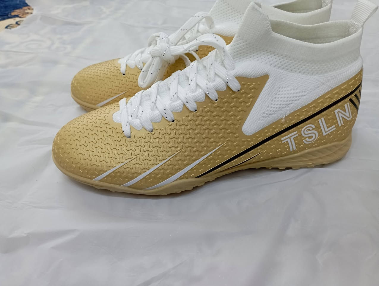 السلام عليكم..حذاء كرة قدم سافتي جديد غير مستخدم قياس 38 الطول 25سم.السعر 20 الف


**إذا كنت صاحب هذا الإعلان وتريد حذفه لأي سبب، رجاءا أرسل رسالة إلى الدعم الفني**