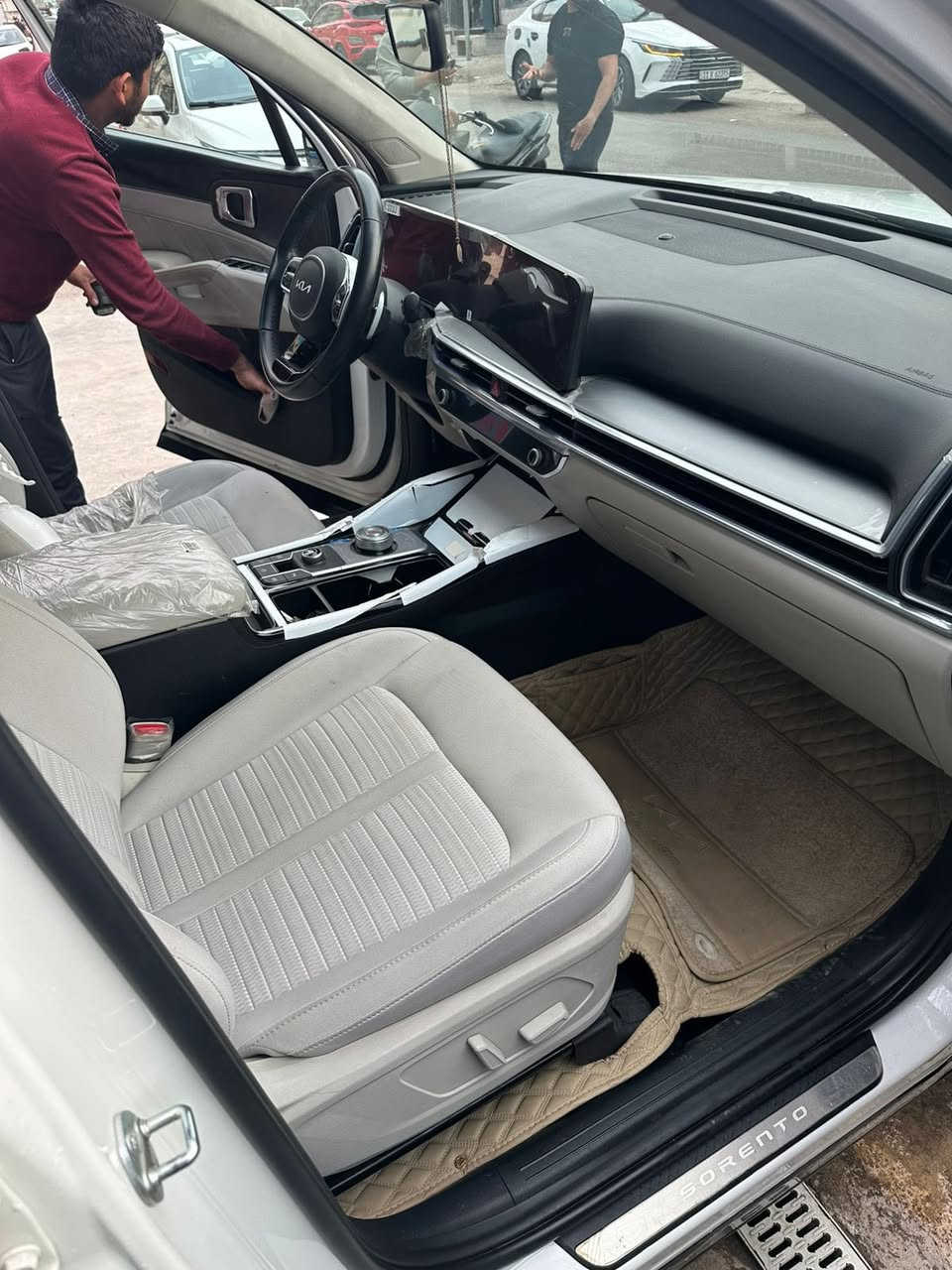 سلام عليكم

كيا سورنتو( 2025 )

ماشية ( 35 )الف كم فقط

رقم بغداد الجديد

مكينة ستة سلندر 

كفاله عامه من كلشي بارد او شخط او رصعه مكفووووله

المواصفات :- 

ويل 19

بصمة تشغيل وابواب وجنطة

كامرة خلفية

كشنات مخمل 

كشنات كهرباء 

كشنات الخلفيه قلاب كهرباء 

شاشة متصله

شفتات ستيرن 

تشغيل عن بعد 

حساسات 360 

ثلاث انظمة قياده 

شحن لاسلكي

منافذ تايبسي

بصمة عدد اثنين

بلوجكتر لد

مري شفط 

ترحيب 

لد مخفي متغير الاوان 

دمام بوس

سبعة راكب 

الخ من المواصفات المعروفة …..

السعر 315 وبيه مجال 

للاستفسار والتواصل 

***********

***********
