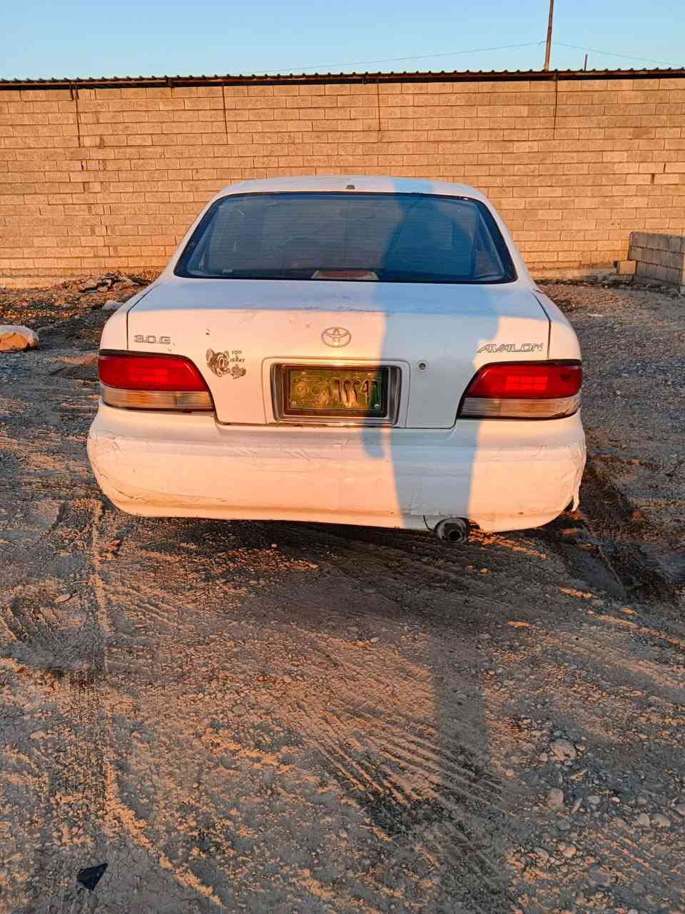 السلام عليكم سيارة للبيع افالون موديل 92محور كير ومحرك فرخ بطة جدد صدر نص عمر دوشمه جديده شرط تحويل و كاله السعر18 وبيها مجال و يرهم مراوس شراي انتصل و تبشر***********
