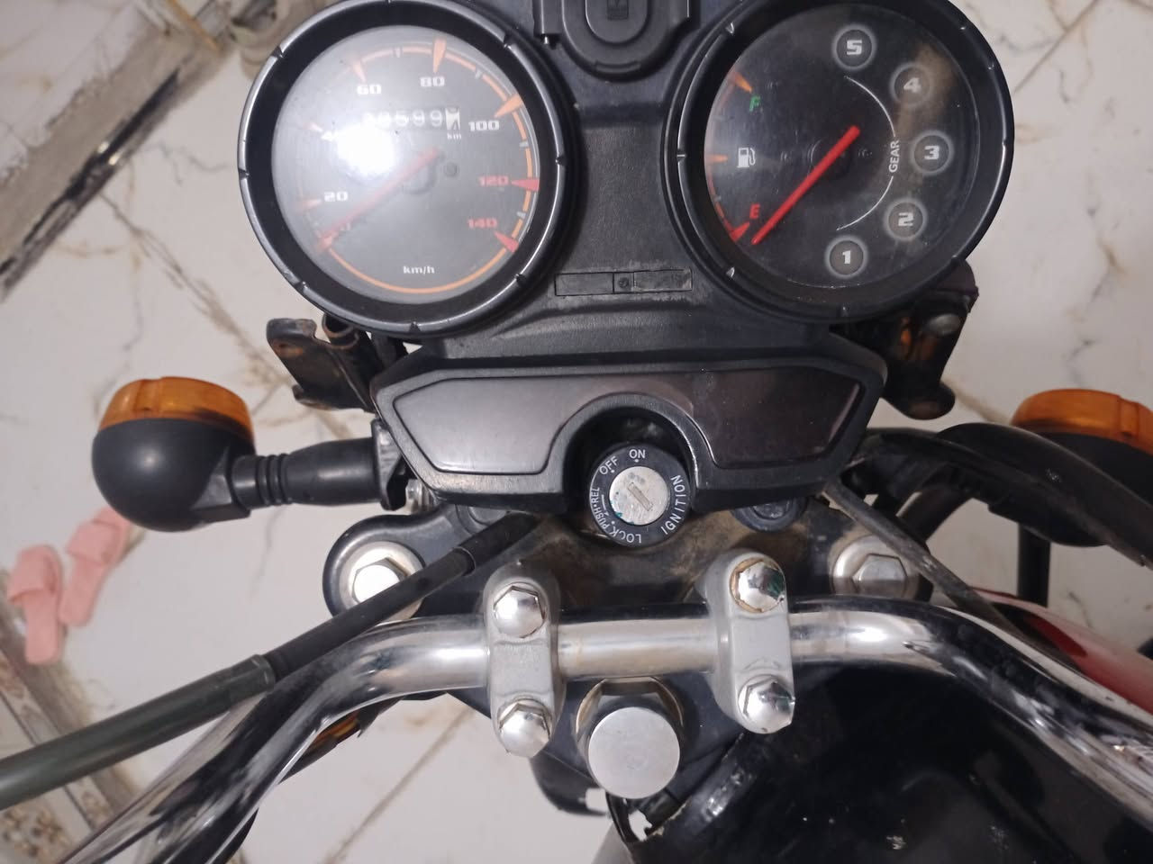 السلام عليكم بوكسر للبيع موديل 2022 دراجه كلها شغاله نقصها بس اوراق مكان بغداد السعر 650    ***********
