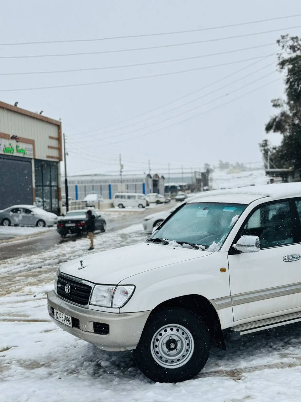 مۆنیکا مۆدیل 2003
***********
***********
  ڕەقەم ئەسڵی
گێڕو مکینە بەشەرت
سەنەوی نوێیە 
بێ سبوخ بێ لێدران
سێ ڕوبح 
هەموو گیانی بەشەرت 
لە شاری کۆیەم كويسينجاك, أربيل
