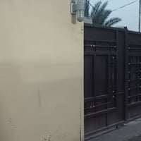 بيت للبيع............ المساحه ٢٠٠ متر غرفتين وصاله ومطبخ وصحيات داخل و...