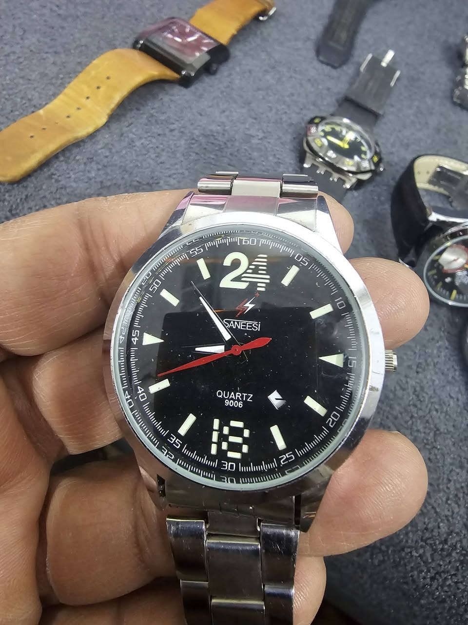 السلام عليكم مجموعة من الساعات
شغالات جميعهن عدد١٥ بيهن ٤ يردلهن بطاريات وبيهن ستوب ووج
ابيعهن بيعه وحده ماركات مختلفة
رايدهن ب٢٠٠ الف شي على شي 
مكاني بغداد وعندي توصيل ..


**إذا كنت صاحب هذا الإعلان وتريد حذفه لأي سبب، رجاءا أرسل رسالة إلى الدعم الفني**