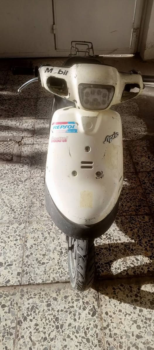 السلام عليكم 
هاي دراجة للبيع 
مفتوحة مرآة وحدة 
سعرة 300 بيهة مجال 
كربلاء ملحق تعاون مقابل نقاطع بلعب تولي
متصل رقم هاتف (***********)
