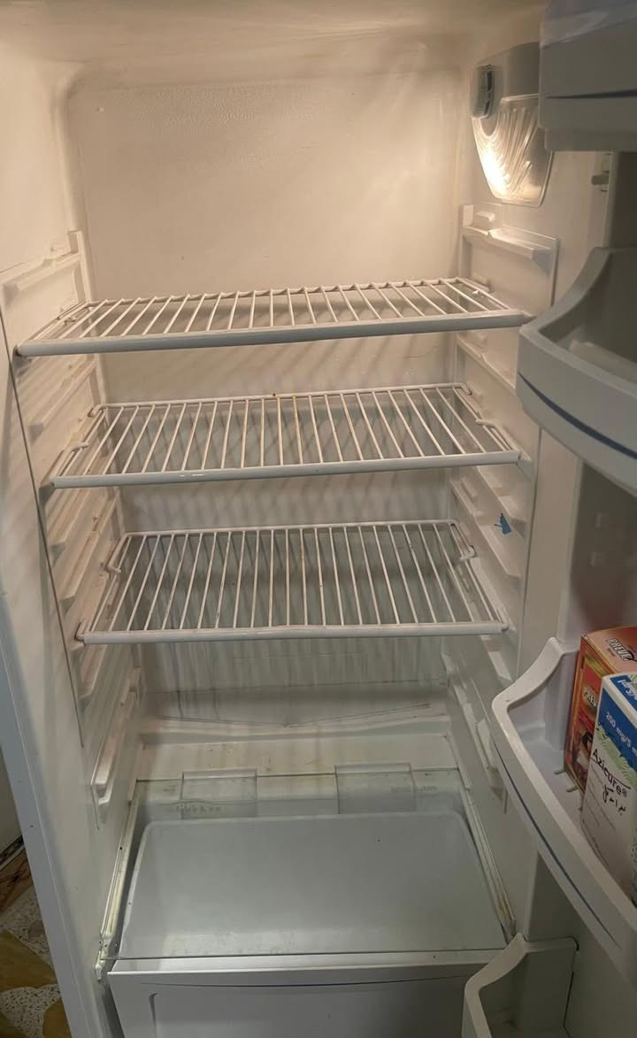 السلام عليكم ثلاجه  VESTEL نظافه 85 ‎%‎ كما موضح بل صور والحجم كما موضح بل صور للاستفسار ***********
