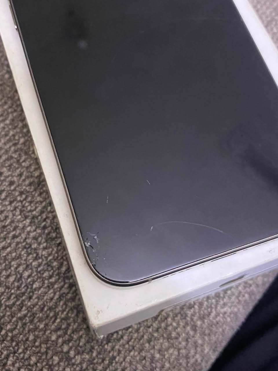 السلام عليكم
ايفون ١٥ برو ماكس 
بطارية 🔋 ٩٤٪؜
بل باكيت ماعدا الكلاس " الشاشه الخارجيه مفطوره " 
نموذج M
ذاكرة 256 
استخدم قليل شاصي كلش نظيف 
فحص على حسابة ماعدا الشاشة الكلاس سعرها ٨٠ الي يحب يصلحها 
السعر ٩٥٠ 
المشتل 
***********
