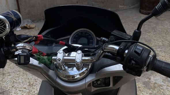 Pcx 2018 جيل ثاني 
بدون رقم فقط مكاتبة 
نضام abs 
حساس ازدحام 
تدفئة يدات 
دراجة مكفولة داخليا من مكينة وكلشي بس كفراتها شوي تعبانة يعني نضافتهن 60% غيرهن دراجة نضيفة كلش بانزين كلة محسن ودهن موتل 
سعر دراجة (2000) مليونين .
