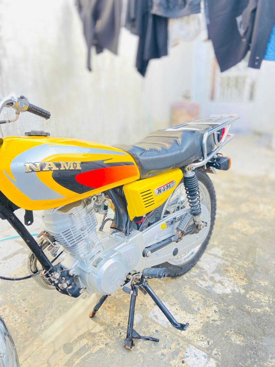 السلام عليكم دراجه للبيع نامه امتياز محرك ما مفتوح مديل24 ما ناقصها شي بس ربط الكهربائيات الدراجه كلك وهذه رقمي***********
