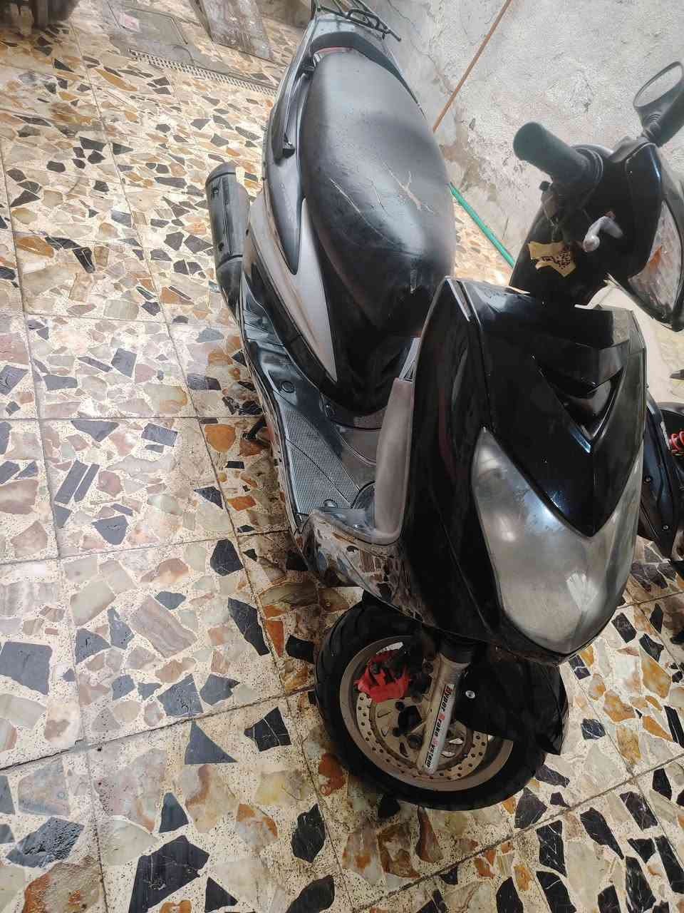 لبيع سكنس فحل نوزل كوري دراجة تخبل بس نقصة شاشة محروقة سعرها ٦٠٠الف شراي يخابر خادم ***********
