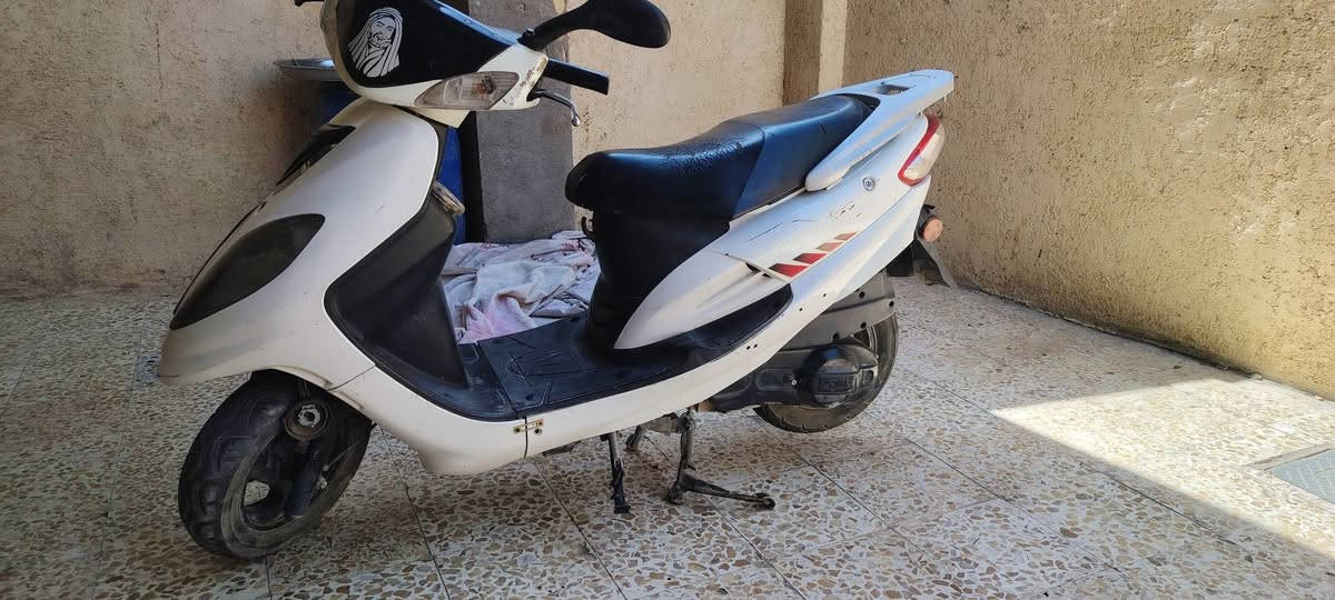 السلام عليكم ورحمة دراجه سيام مود ٢٣ بسمي نضطفه
بيه خيط دخان قليل كلش شغاله  نكره
سعر ٨٠٠ وبيه مجال ***********
العنوان المجر
