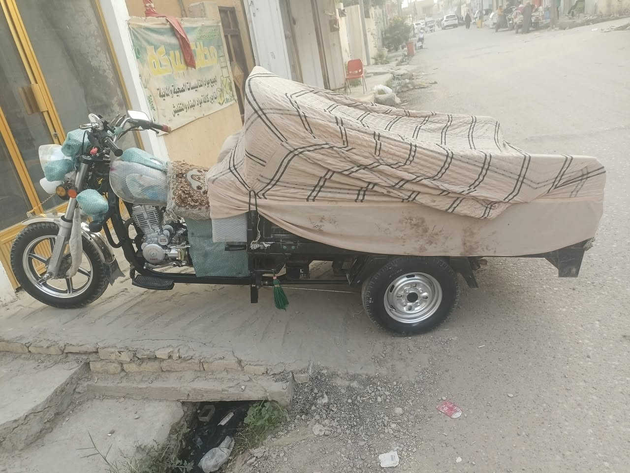 23 شهر6.  رقم نكليزي مداور ثاني يوم.  البيع 3مليون بيه مجال لبكان رفاعي دراجه كفاله
***********
