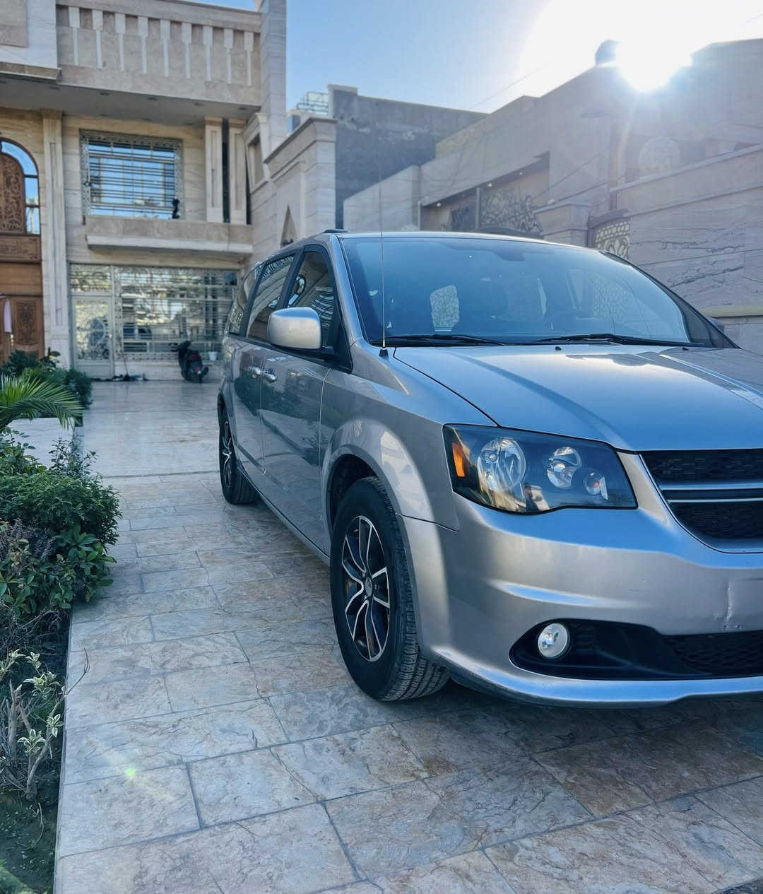 السلام عليكم 🔥😎 بيع فقط 
دوج كرفان 2018 GT وارد امريكي 
صور الحادث موضح ب اسفل المنشور 🔻
صبغ مكان الحادث فقط جاملغ خلفي  + ربع الباب السلايد 

رقم بغداد سنويه ب اسمي تحويل مباشر ب اسم المشتري 

عداد المسافه 153 الف KM 
المواصفات 🔰 GT
بصمه ابواب وتشغيل 
محرك 3.6 V6
بيبان كهرباء 
كشنات بلع
جنطة كهرباء 
جام كهرباء 
3  قطع تبريد
شاشة جبيرة أمامية 
كامرة خلفية 
كشنات جلد 
تحكمات استيرن 
وباقي المواصفات المعروفة 
سيارة جاهزة  مابيها كل نقص وبالعافيه ع الياخذه

📦لمعرفة السعر اضغط على رقم 1 في التعليقات 👇🏻✉️

 📍 مكان السياره / بغداد الكاظميه 

📞 ***********

📞 ***********
