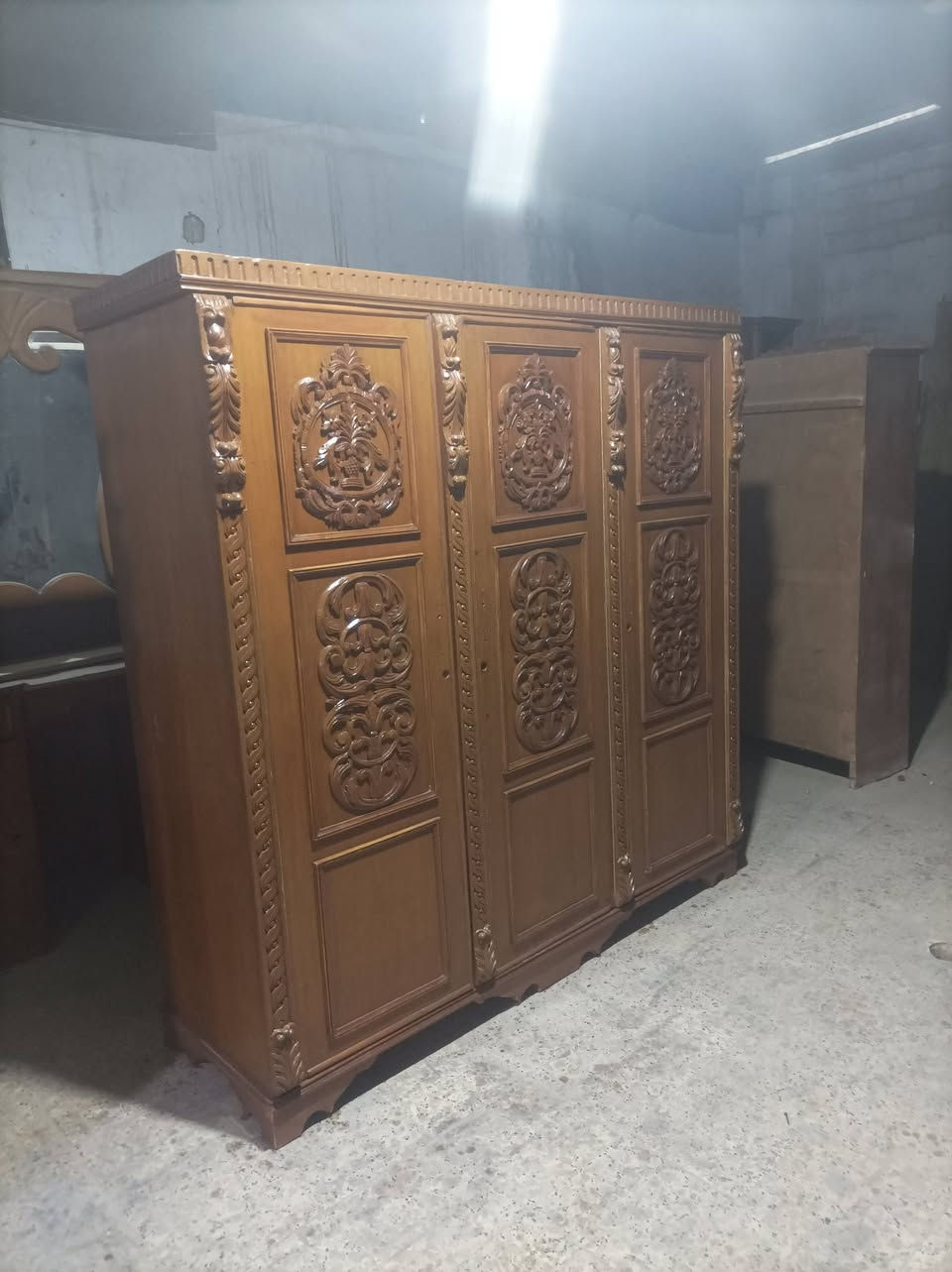 سلام عليكم يتوفر كناتير كلمن وسعره نجف حي ميسان بشريط قرب حلويات بابا روم محل الكعبي ***********
