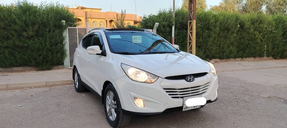 توكسن 2012
خليجي مكفول من الصبغ والدعم والتبديل 
فتحه سقف بانرواما
تحكم ستيرن 
شاشه وكامره خلفيه
محرك ٢٠٠٠ دوش المغروب
ويل كب حجم ١٧ 
اطارات بحاله ممتازه 
بطاريه جديده 
السياره بحاله ممتازه 
للاستفسار الاتصال على الرقم 
***********
